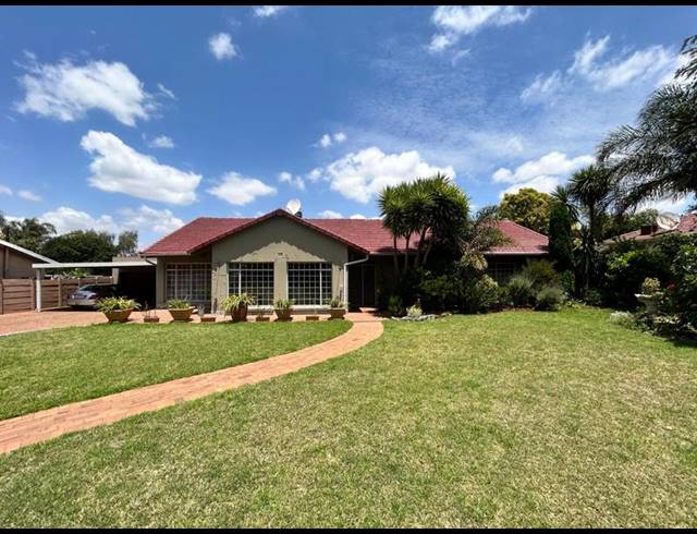 4 BEDROOM HOUSE FOR SALE IN SELCOURT